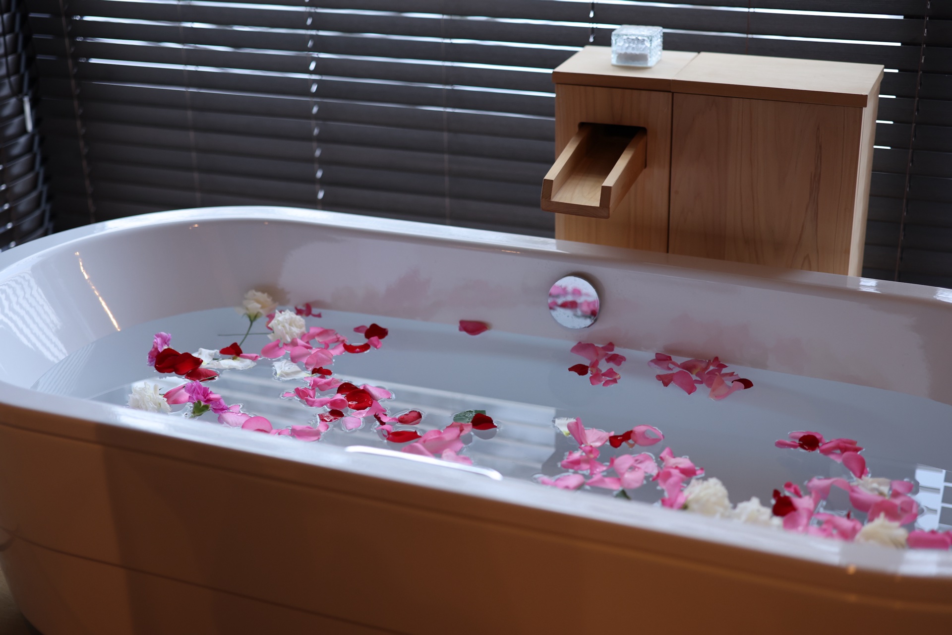 Rose petal bath in private onsen